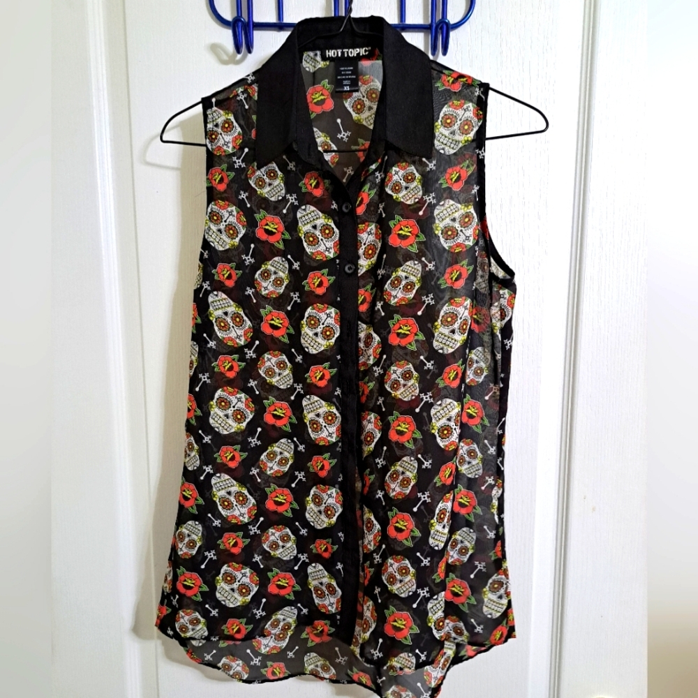 Hot Topic Sugar Skull shirt sz XS